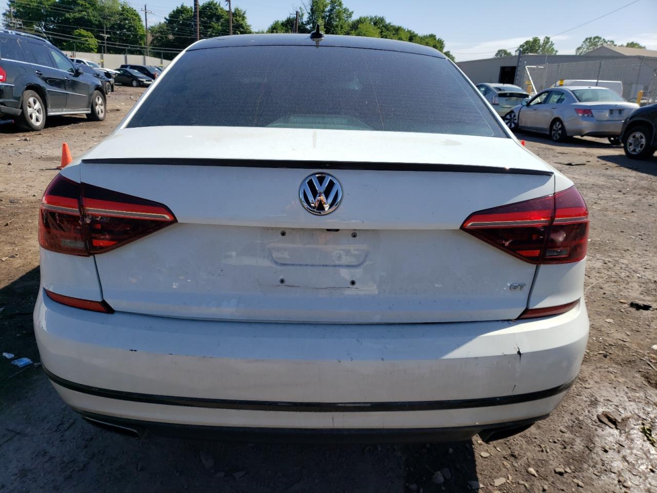 Автомобиль VOLKSWAGEN PASSAT GT 2018 | GrandCar Автомобиль VOLKSWAGEN PASSAT GT 2018 | GrandCar