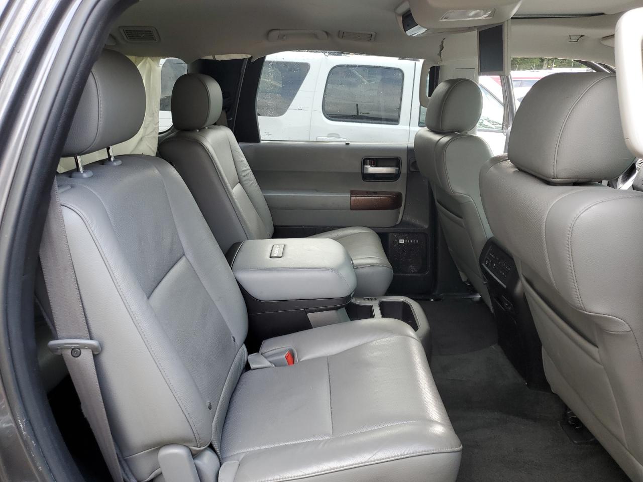 Автомобиль TOYOTA SEQUOIA PLATINUM 2016 | GrandCar Автомобиль TOYOTA SEQUOIA PLATINUM 2016 | GrandCar