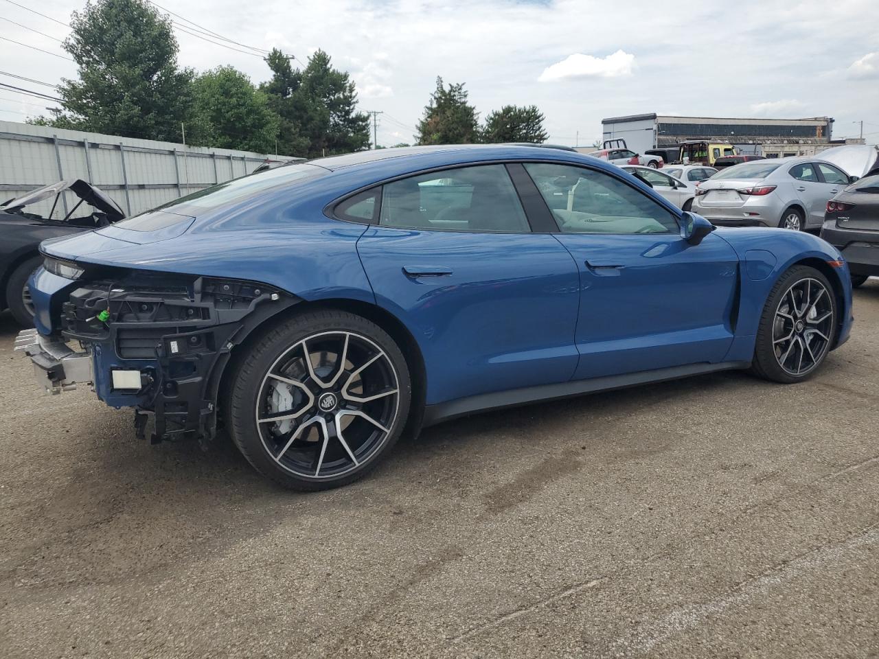Автомобиль PORSCHE TAYCAN 2023 | GrandCar Автомобиль PORSCHE TAYCAN 2023 | GrandCar