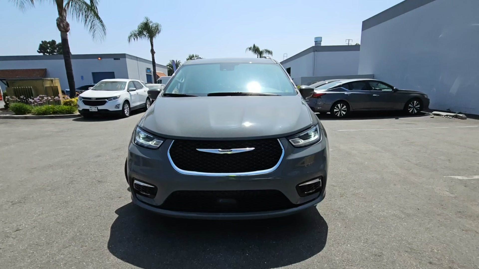 Автомобиль Chrysler Pacifica Touring 2022 | GrandCar