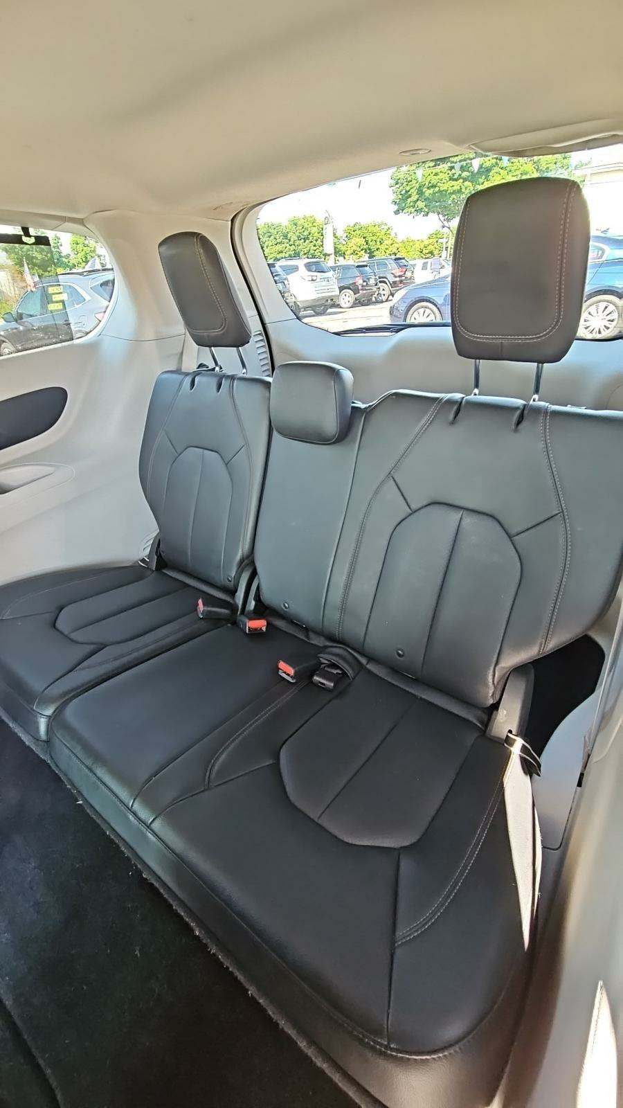 Автомобиль Chrysler Pacifica Touring L 2019 | GrandCar Автомобиль Chrysler Pacifica Touring L 2019 | GrandCar