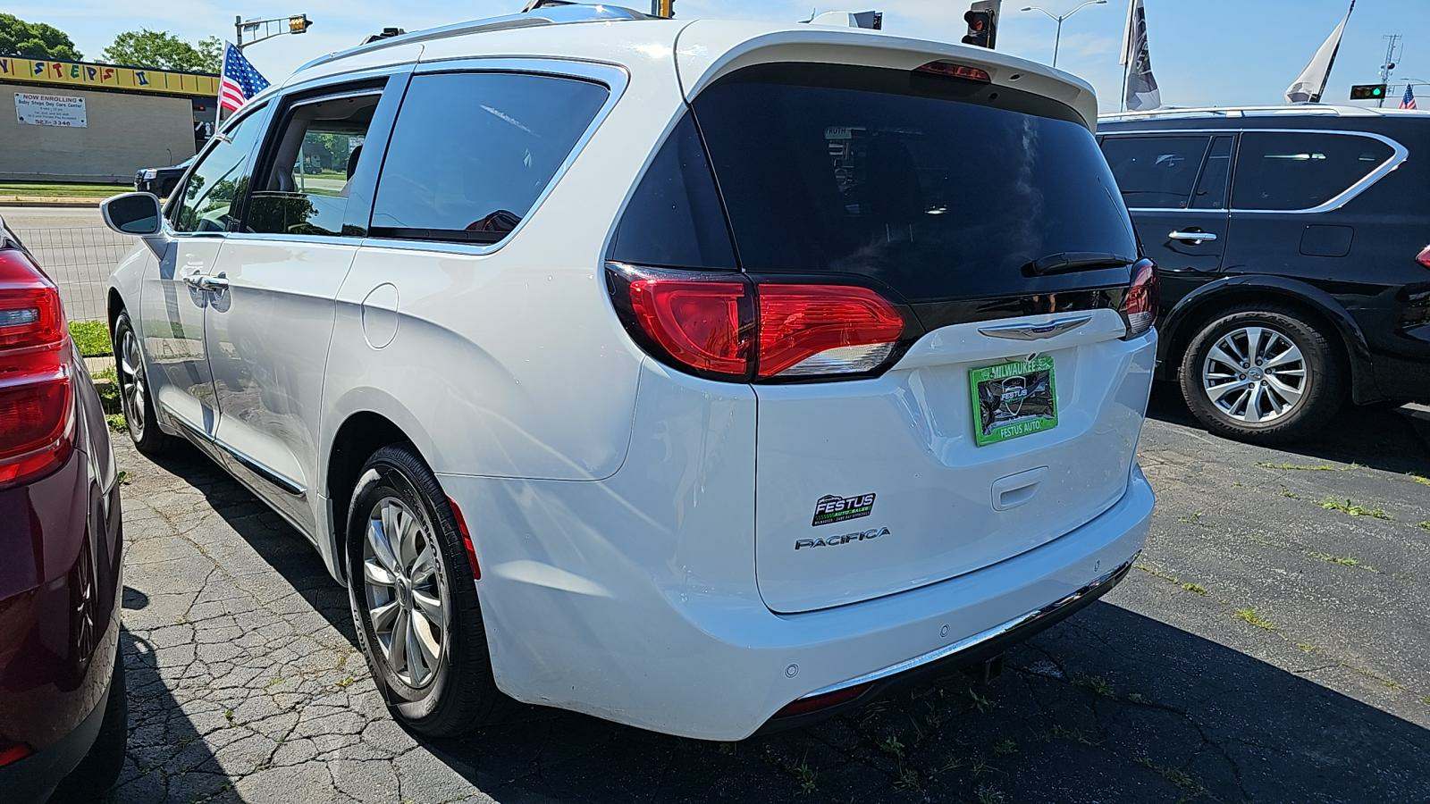 Автомобиль Chrysler Pacifica Touring L 2019 | GrandCar Автомобиль Chrysler Pacifica Touring L 2019 | GrandCar