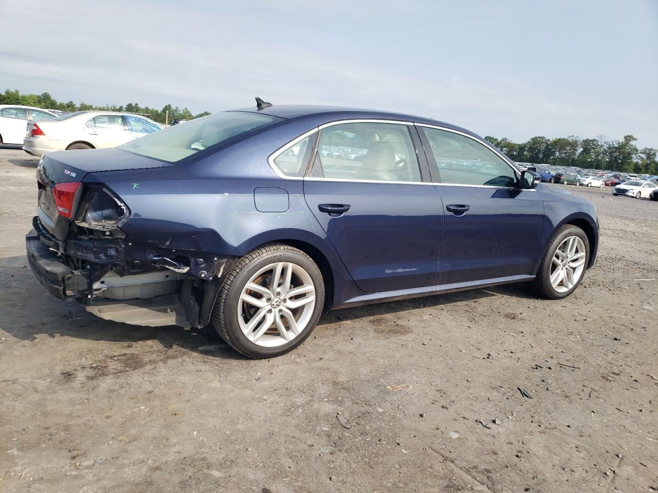 Автомобиль VOLKSWAGEN PASSAT SE 2014 | GrandCar Автомобиль VOLKSWAGEN PASSAT SE 2014 | GrandCar