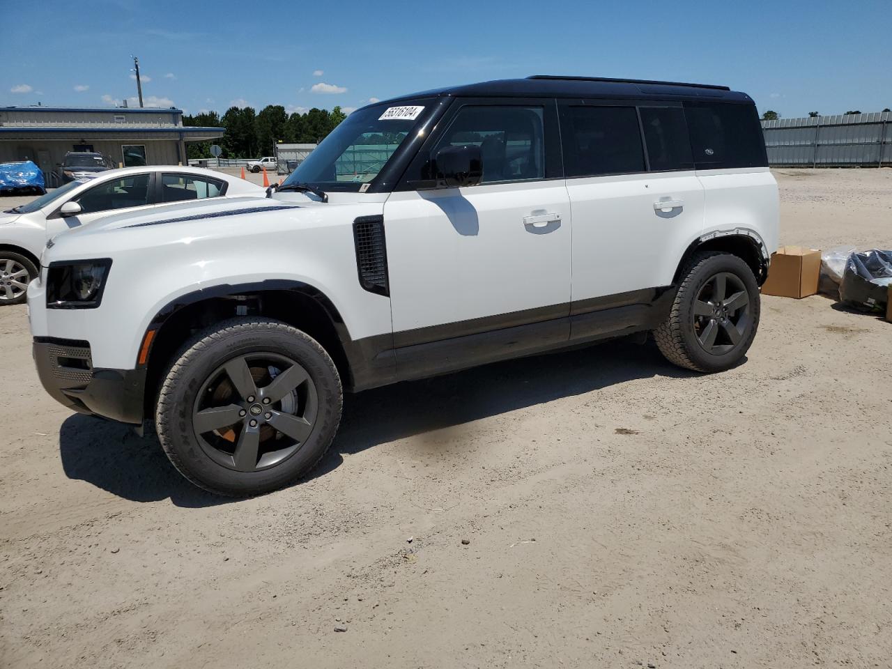 Автомобиль LAND ROVER DEFENDER 110 X-DYNAMIC SE 2023 | GrandCar