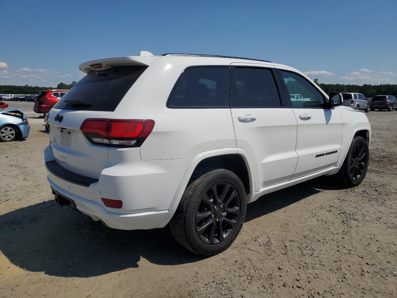 Автомобиль JEEP GRAND CHEROKEE LAREDO 2020 | GrandCar Автомобиль JEEP GRAND CHEROKEE LAREDO 2020 | GrandCar