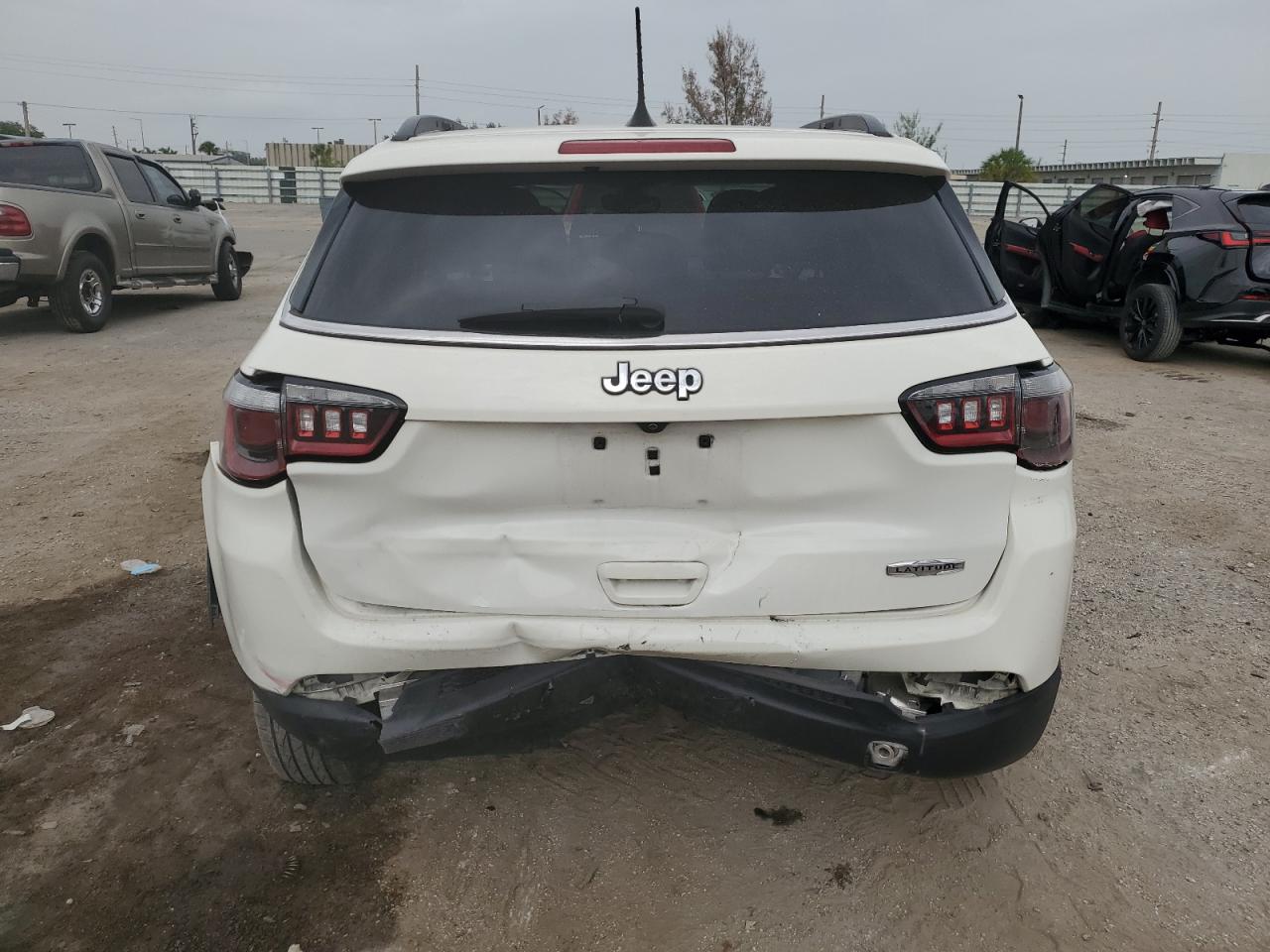 Автомобиль JEEP COMPASS LATITUDE 2019 | GrandCar Автомобиль JEEP COMPASS LATITUDE 2019 | GrandCar