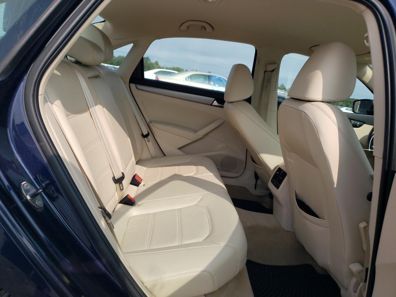 Автомобиль VOLKSWAGEN PASSAT SE 2014 | GrandCar Автомобиль VOLKSWAGEN PASSAT SE 2014 | GrandCar