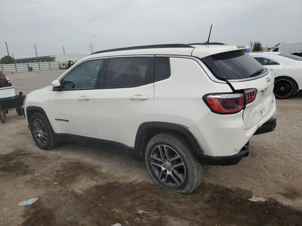 Автомобиль JEEP COMPASS LATITUDE 2019 | GrandCar Автомобиль JEEP COMPASS LATITUDE 2019 | GrandCar