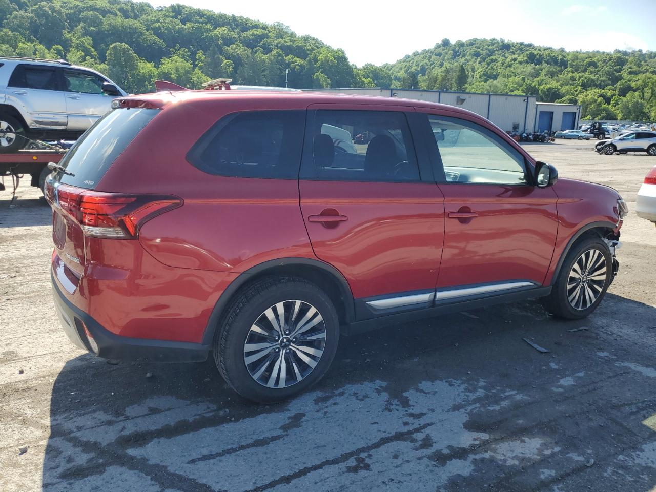 Автомобиль MITSUBISHI OUTLANDER SE 2019 | GrandCar Автомобиль MITSUBISHI OUTLANDER SE 2019 | GrandCar