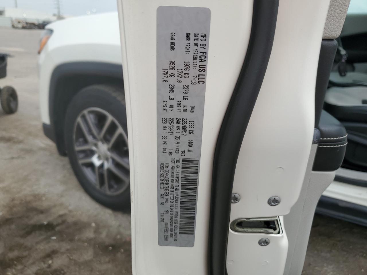 Автомобиль JEEP COMPASS LATITUDE 2019 | GrandCar Автомобиль JEEP COMPASS LATITUDE 2019 | GrandCar
