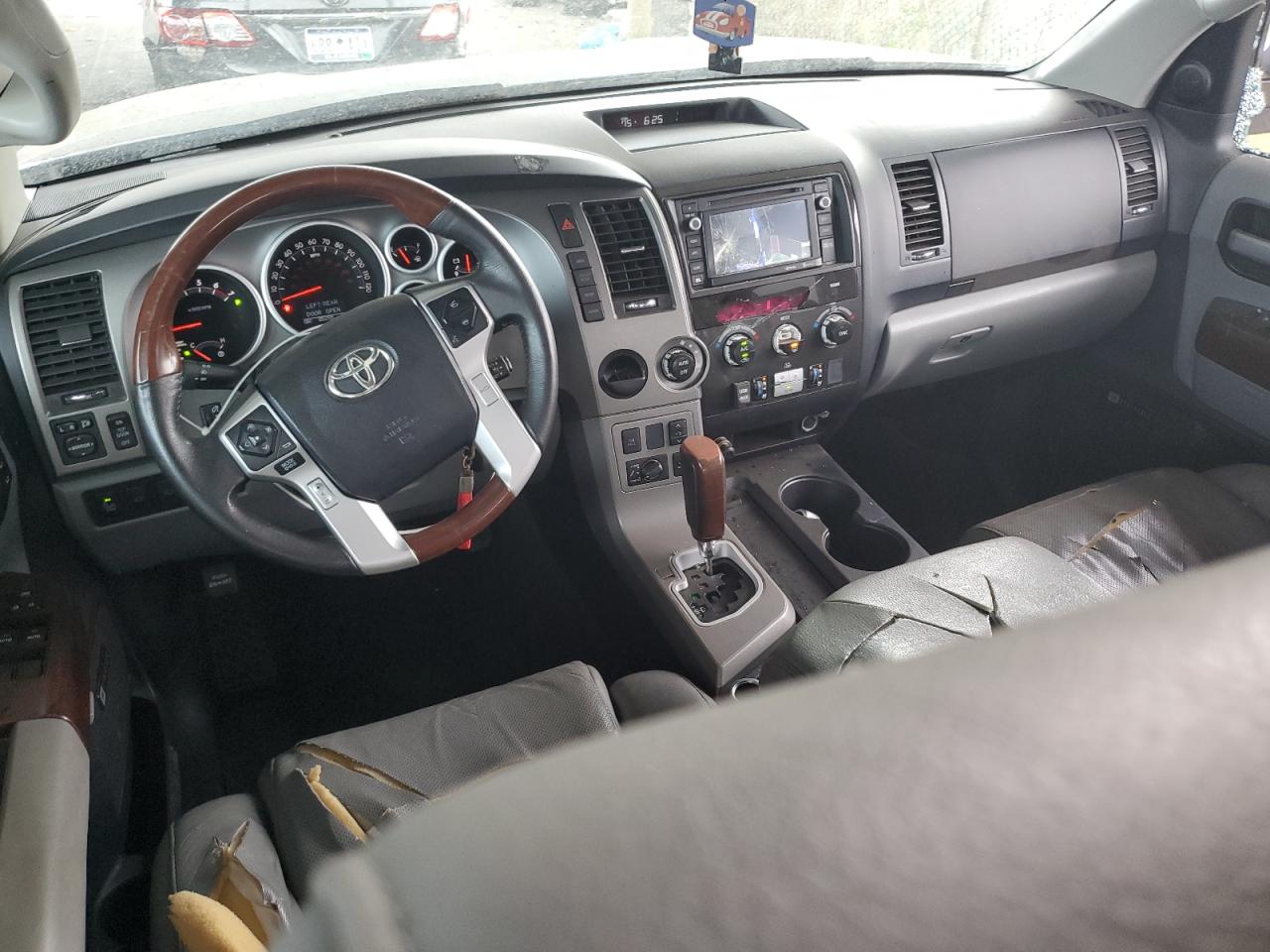 Автомобиль TOYOTA SEQUOIA PLATINUM 2016 | GrandCar Автомобиль TOYOTA SEQUOIA PLATINUM 2016 | GrandCar