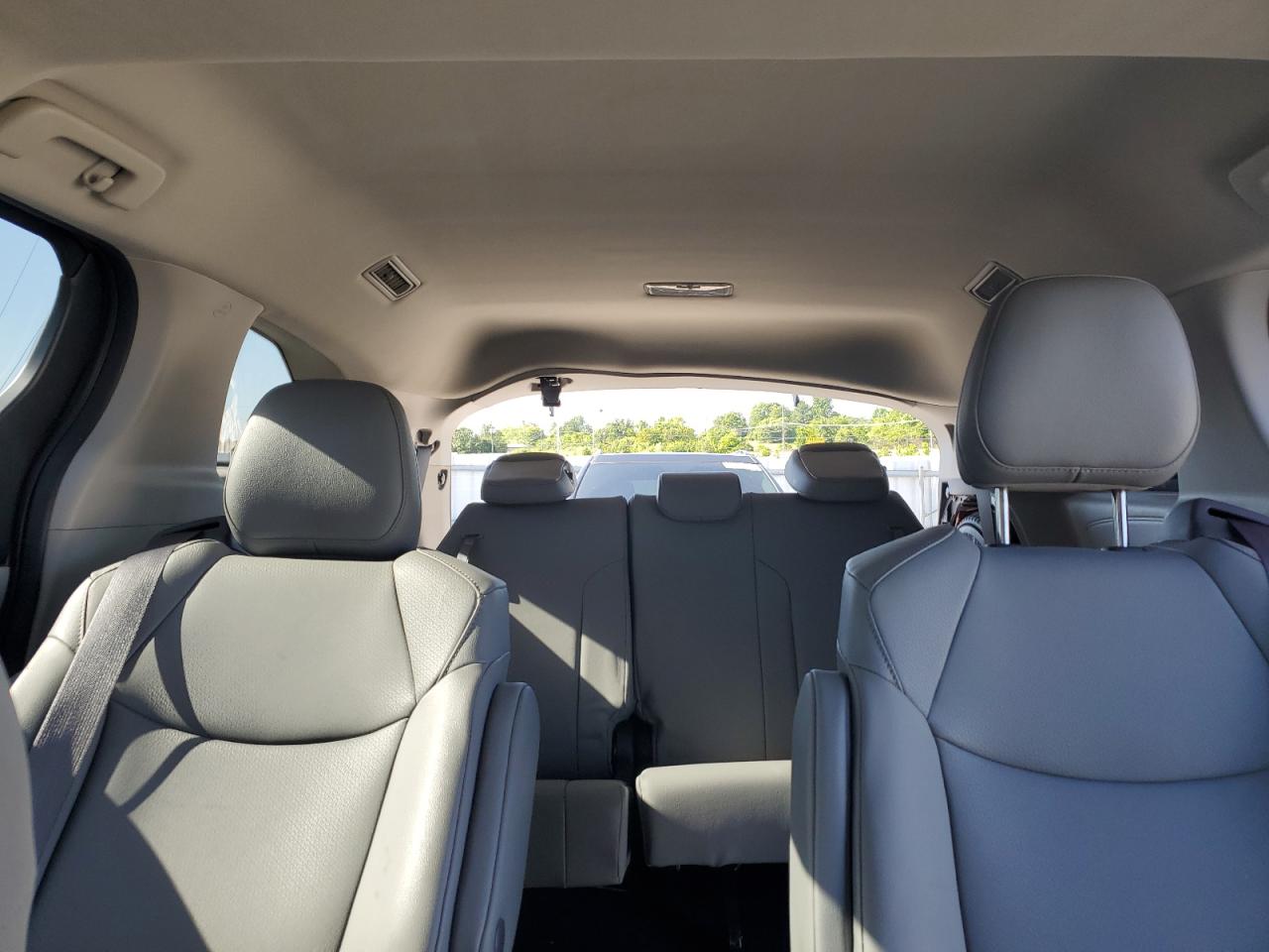 Автомобіль TOYOTA SIENNA XLE 2022 | GrandCar Автомобіль TOYOTA SIENNA XLE 2022 | GrandCar