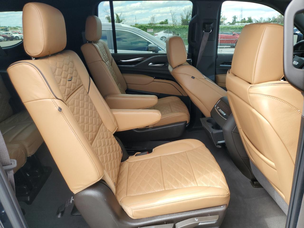 Автомобиль CADILLAC ESCALADE ESV SPORT 2023 | GrandCar Автомобиль CADILLAC ESCALADE ESV SPORT 2023 | GrandCar