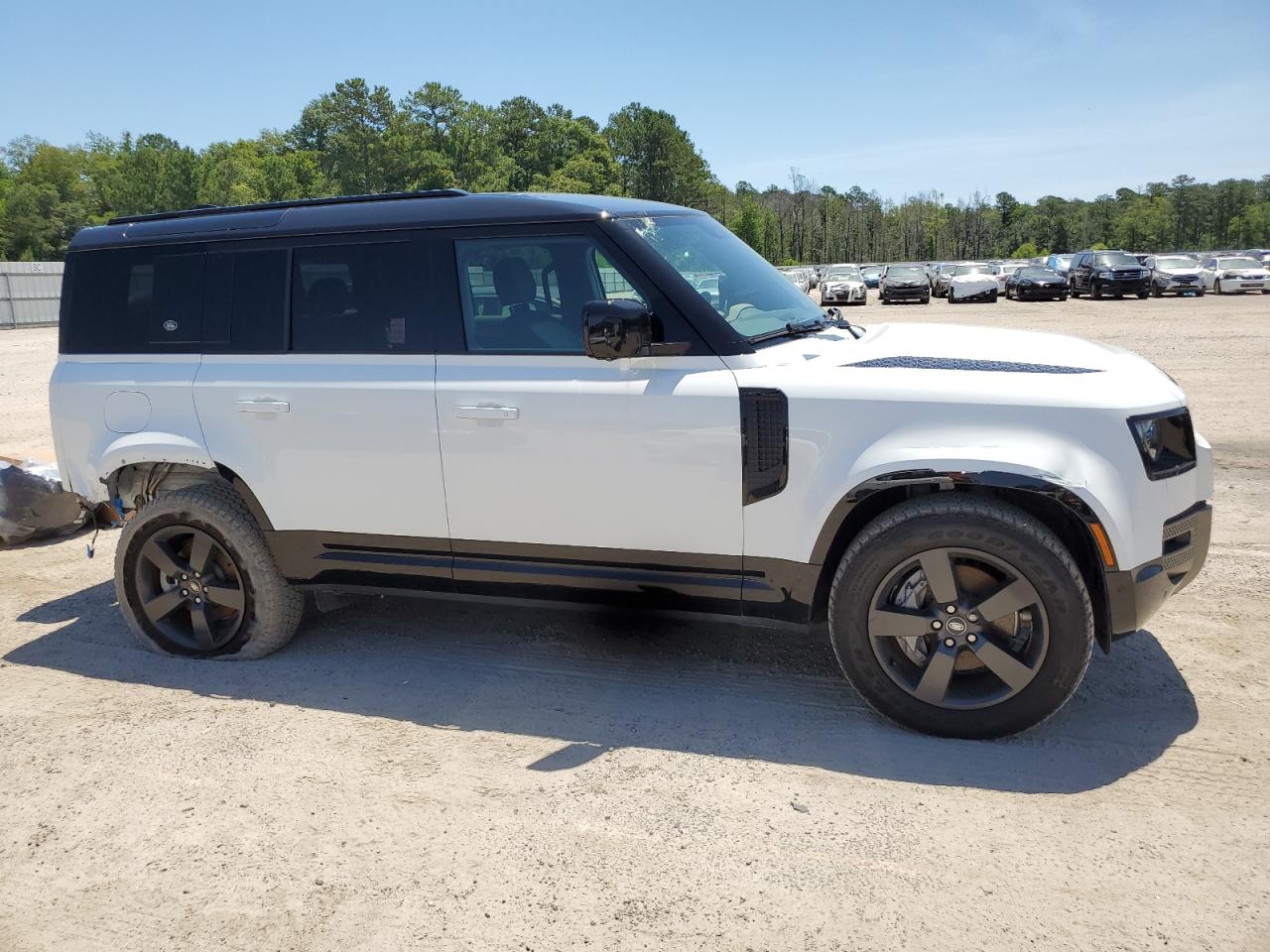 Автомобиль LAND ROVER DEFENDER 110 X-DYNAMIC SE 2023 | GrandCar Автомобиль LAND ROVER DEFENDER 110 X-DYNAMIC SE 2023 | GrandCar