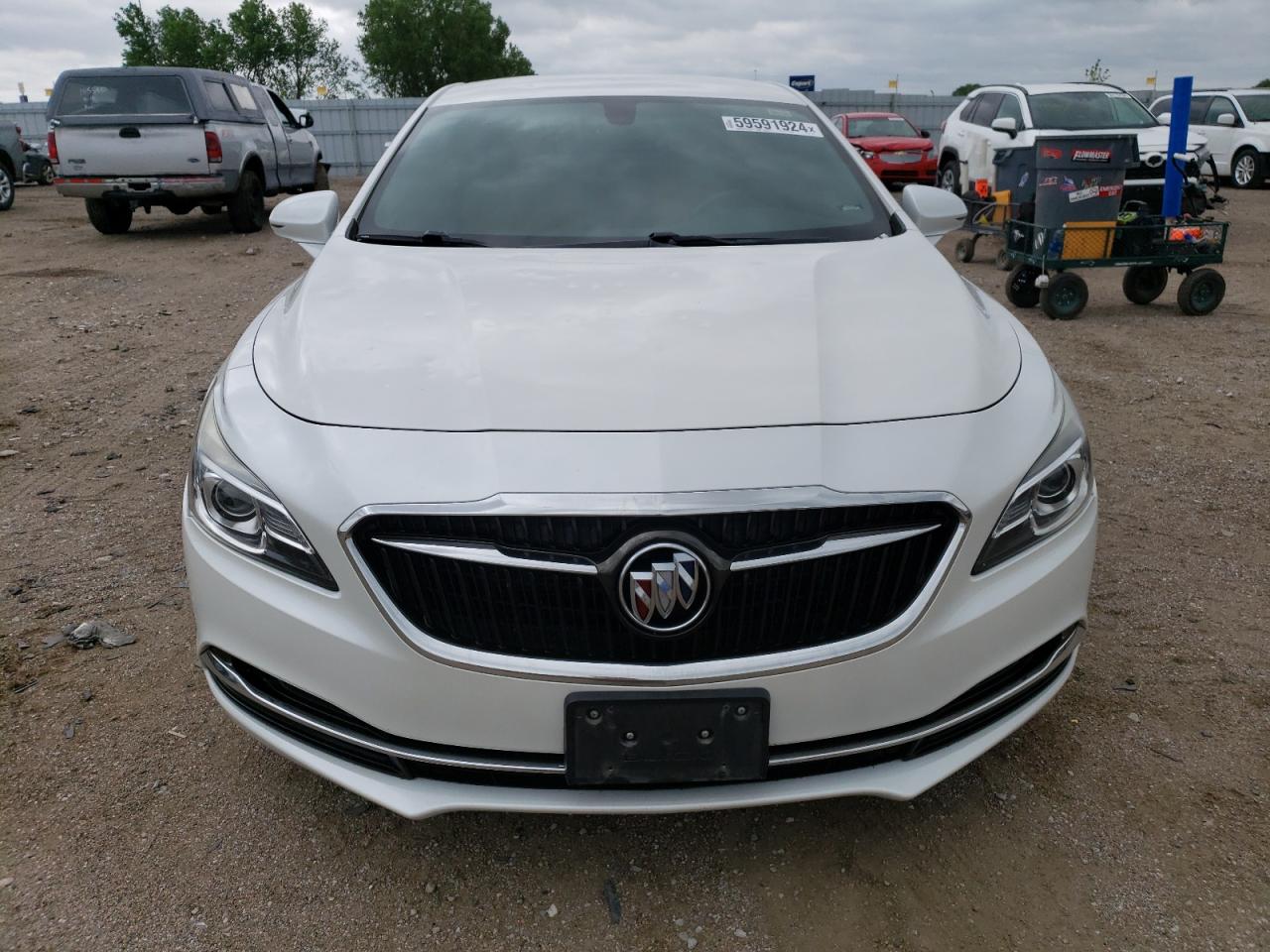 Автомобиль BUICK LACROSSE ESSENCE 2017 | GrandCar Автомобиль BUICK LACROSSE ESSENCE 2017 | GrandCar