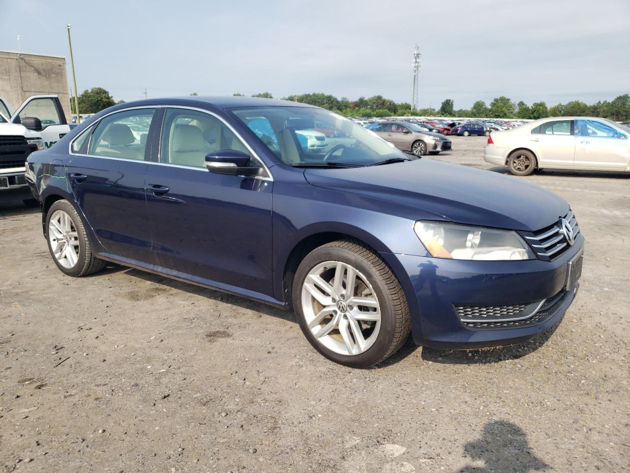 Автомобиль VOLKSWAGEN PASSAT SE 2014 | GrandCar Автомобиль VOLKSWAGEN PASSAT SE 2014 | GrandCar