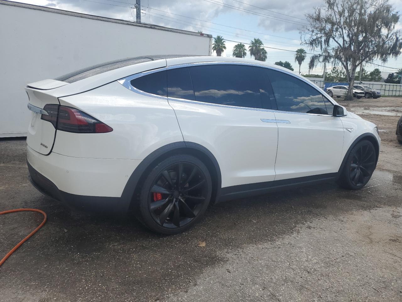 Автомобіль TESLA MODEL X 2016 | GrandCar Автомобіль TESLA MODEL X 2016 | GrandCar