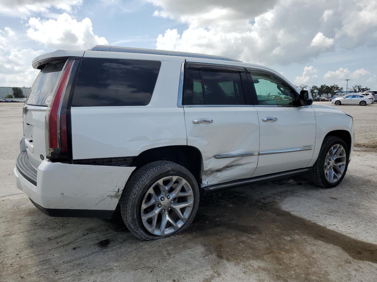 Автомобиль CADILLAC ESCALADE PREMIUM LUXURY 2017 | GrandCar Автомобиль CADILLAC ESCALADE PREMIUM LUXURY 2017 | GrandCar