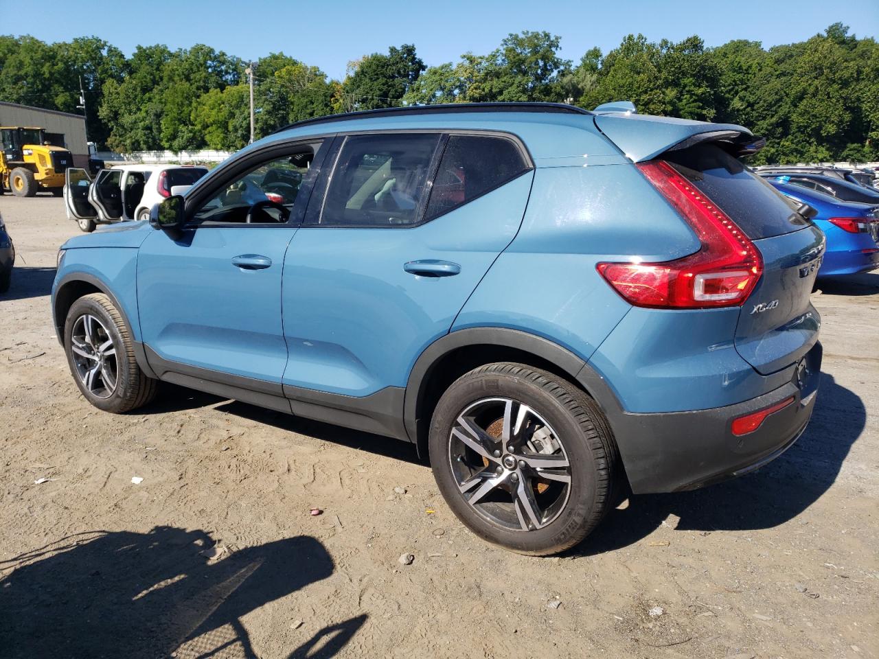 Автомобиль VOLVO XC40 PLUS 2023 | GrandCar Автомобиль VOLVO XC40 PLUS 2023 | GrandCar