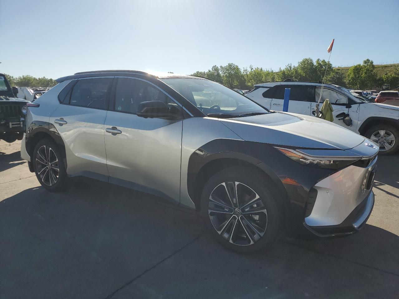 Автомобиль TOYOTA BZ4X XLE 2023 | GrandCar Автомобиль TOYOTA BZ4X XLE 2023 | GrandCar
