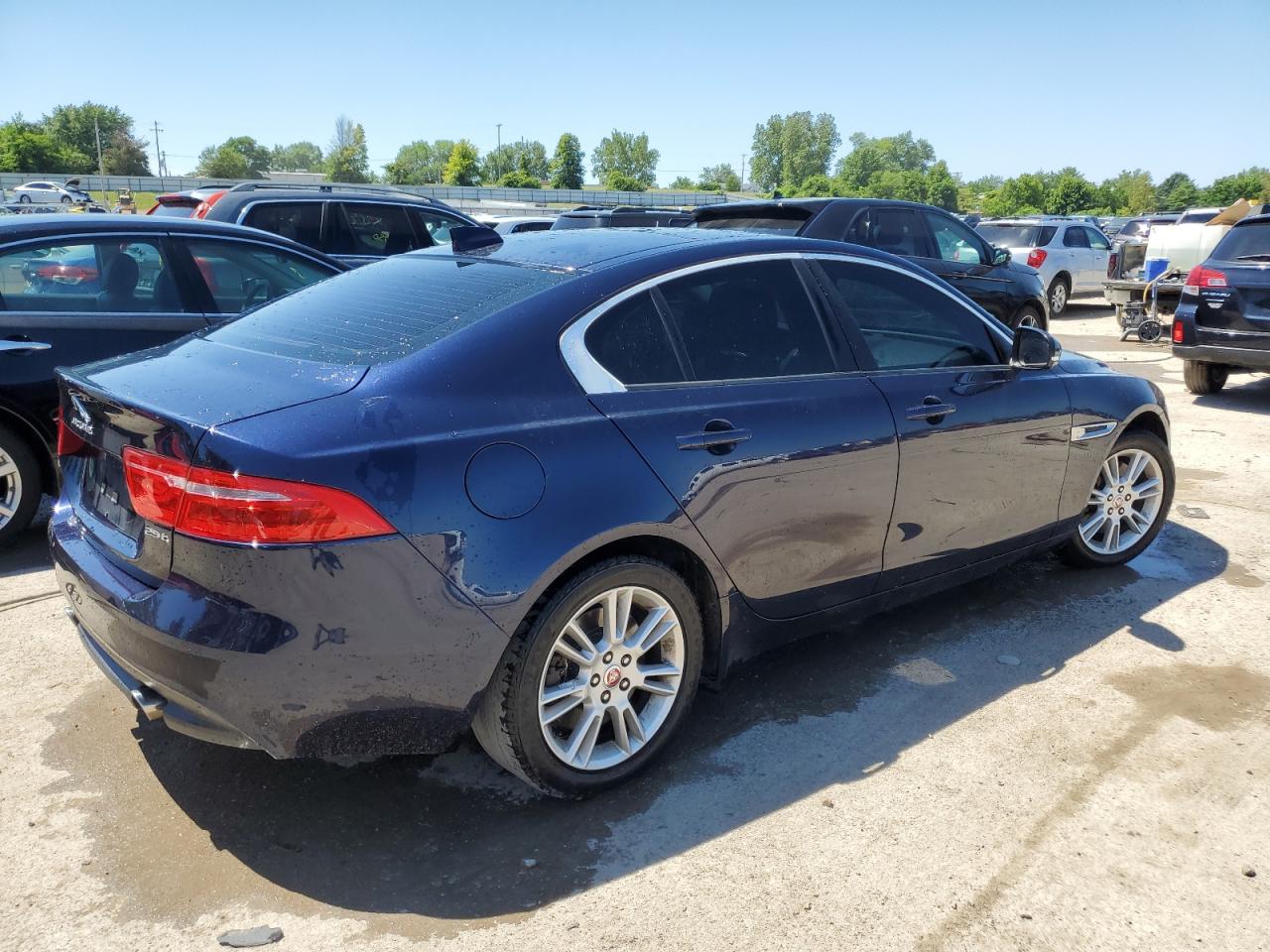 Автомобиль JAGUAR XE 2017 | GrandCar Автомобиль JAGUAR XE 2017 | GrandCar