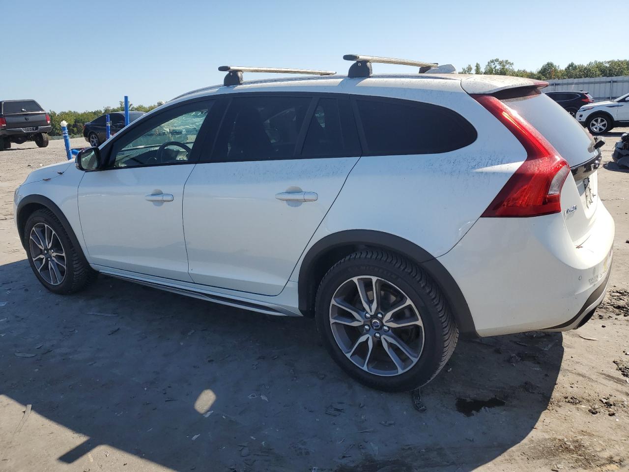 Автомобиль VOLVO V60 CROSS COUNTRY PREMIER 2016 | GrandCar Автомобиль VOLVO V60 CROSS COUNTRY PREMIER 2016 | GrandCar