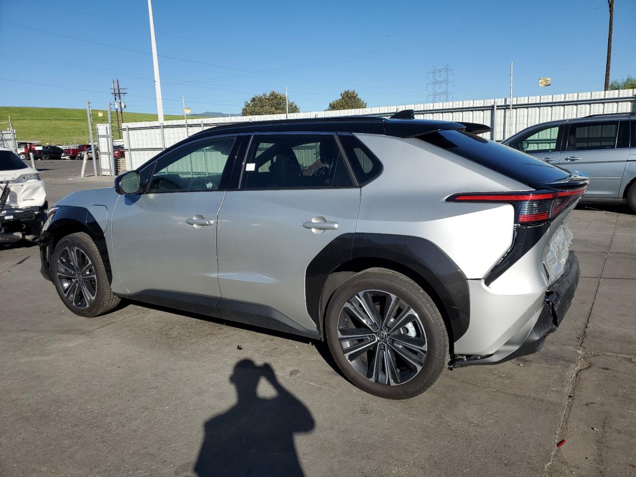 Автомобиль TOYOTA BZ4X XLE 2023 | GrandCar Автомобиль TOYOTA BZ4X XLE 2023 | GrandCar