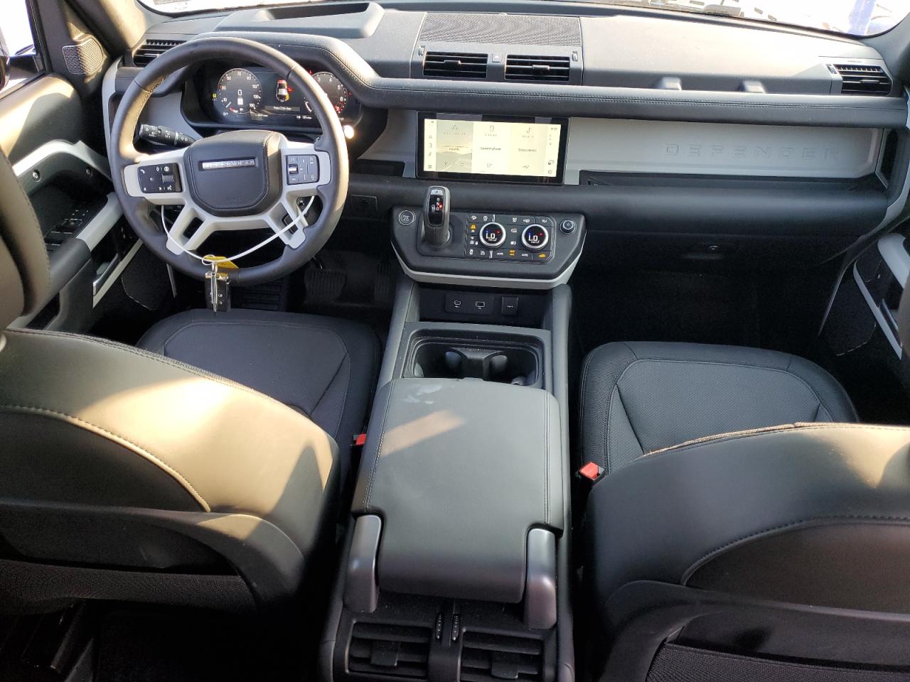 Автомобиль LAND ROVER DEFENDER 110 X-DYNAMIC SE 2024 | GrandCar Автомобиль LAND ROVER DEFENDER 110 X-DYNAMIC SE 2024 | GrandCar