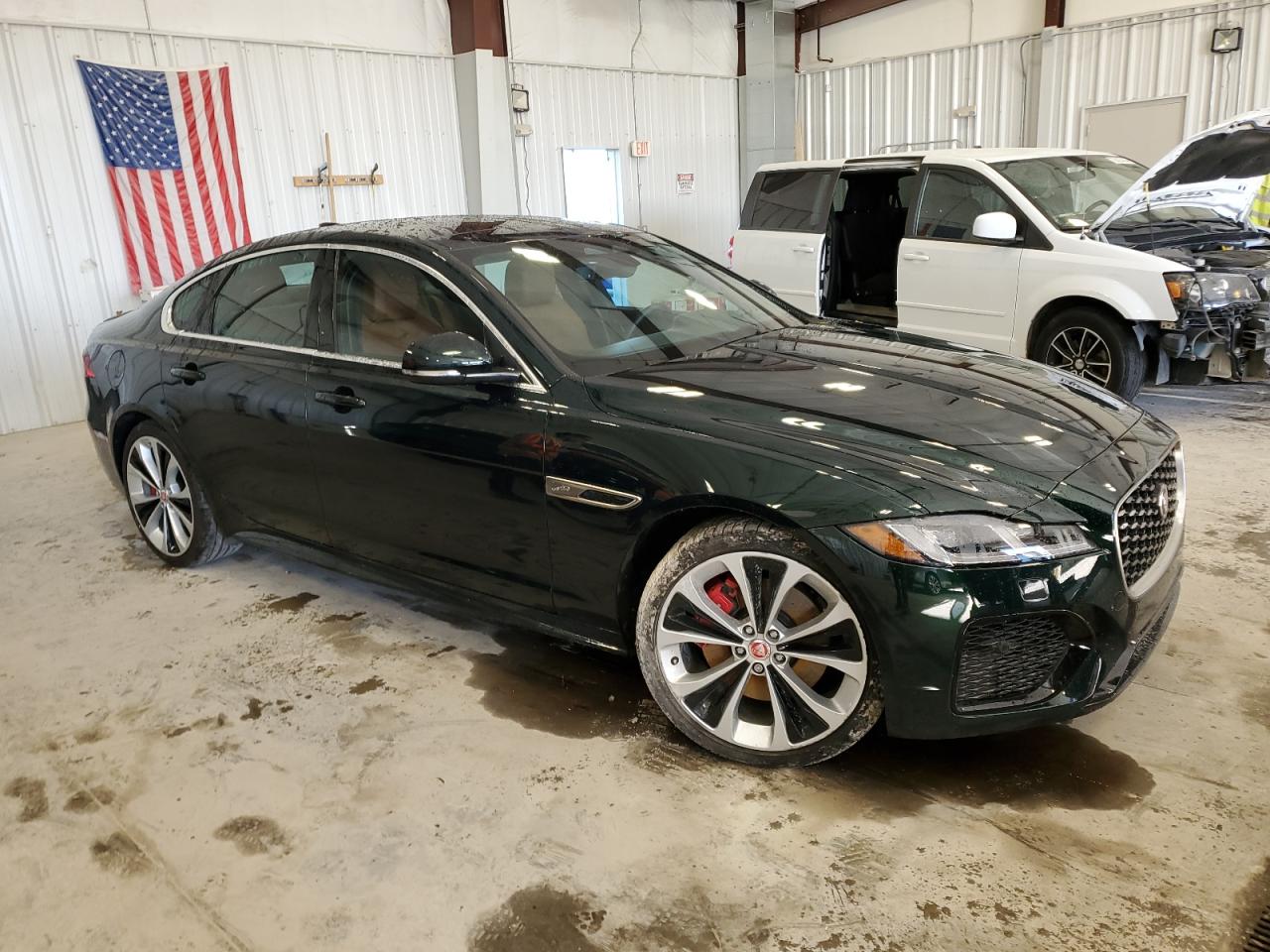Автомобиль JAGUAR XF R-DYNAMIC SE 2023 | GrandCar