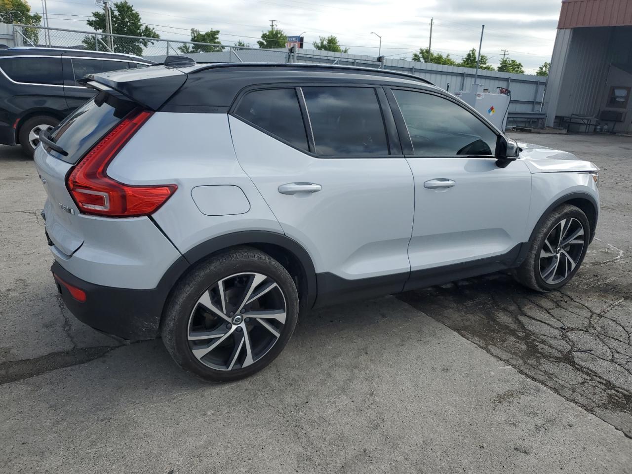 Автомобіль VOLVO XC40 T5 R-DESIGN 2020 | GrandCar Автомобіль VOLVO XC40 T5 R-DESIGN 2020 | GrandCar