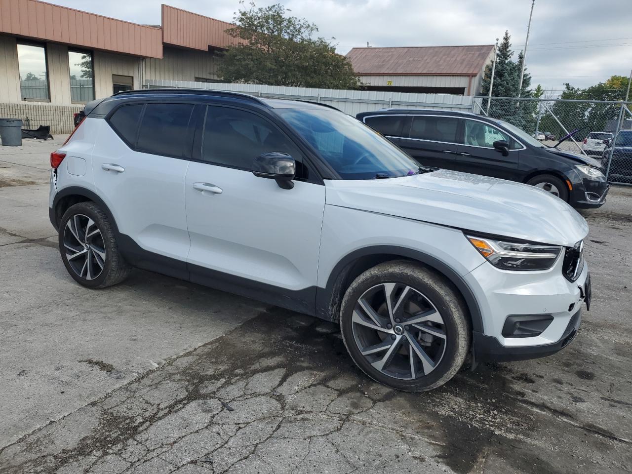 Автомобиль VOLVO XC40 T5 R-DESIGN 2020 | GrandCar