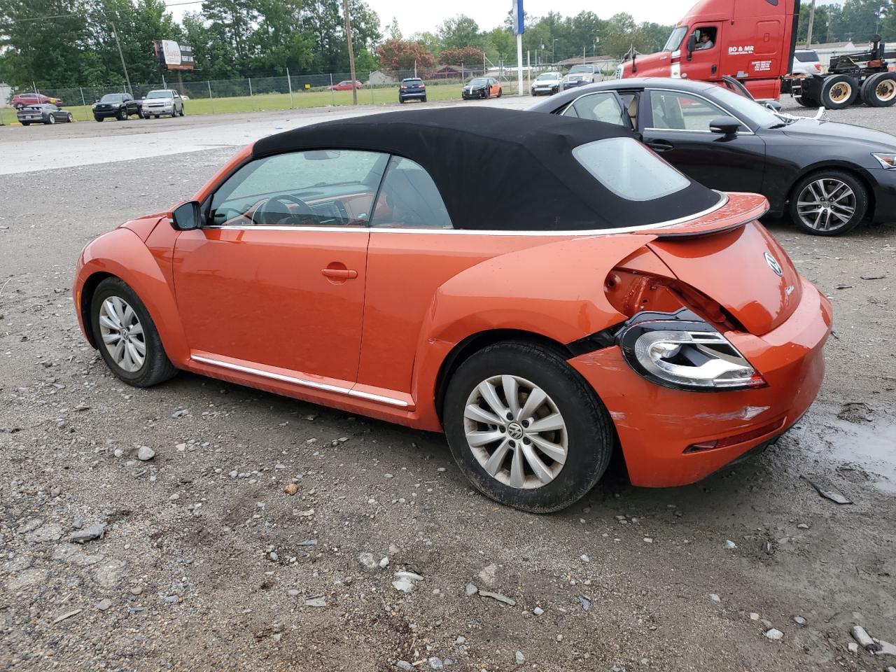 Автомобіль VOLKSWAGEN BEETLE SE 2017 | GrandCar Автомобіль VOLKSWAGEN BEETLE SE 2017 | GrandCar