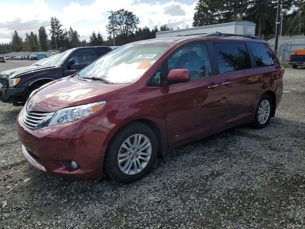 Автомобіль TOYOTA SIENNA XLE 2016 | GrandCar
