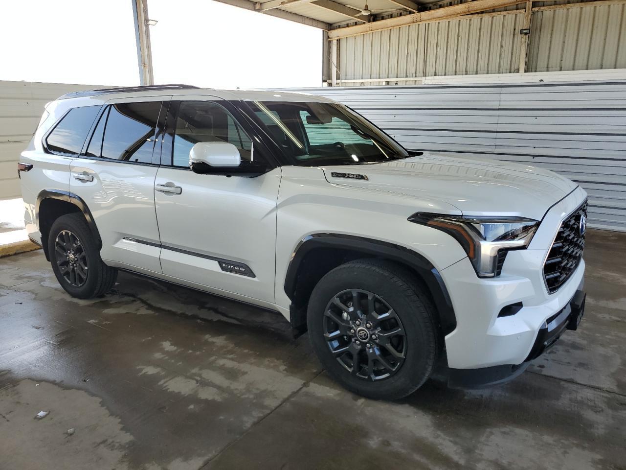 Автомобіль TOYOTA SEQUOIA SR5 2023 | GrandCar Автомобіль TOYOTA SEQUOIA SR5 2023 | GrandCar