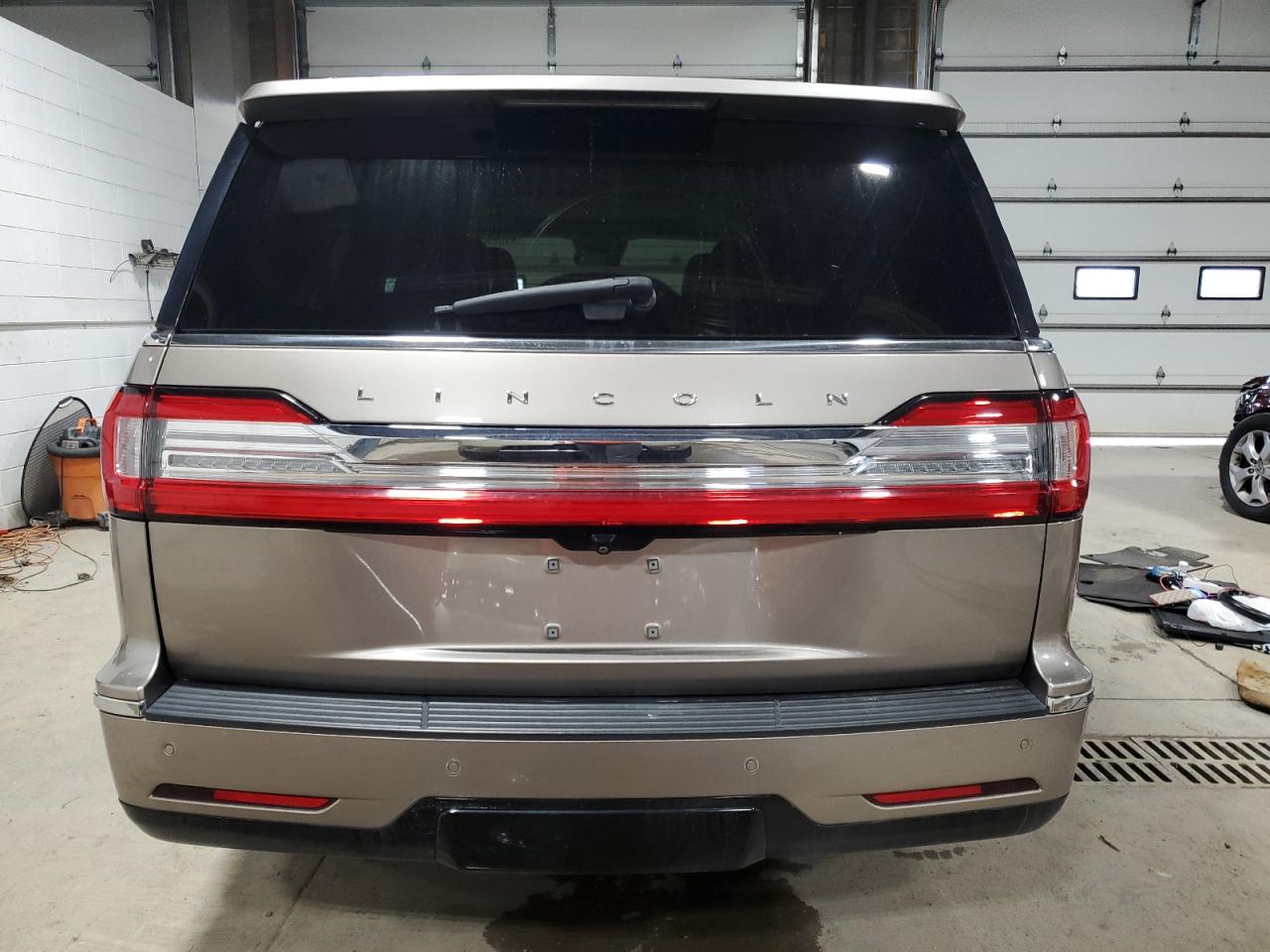 Автомобиль LINCOLN NAVIGATOR L RESERVE 2018 | GrandCar Автомобиль LINCOLN NAVIGATOR L RESERVE 2018 | GrandCar