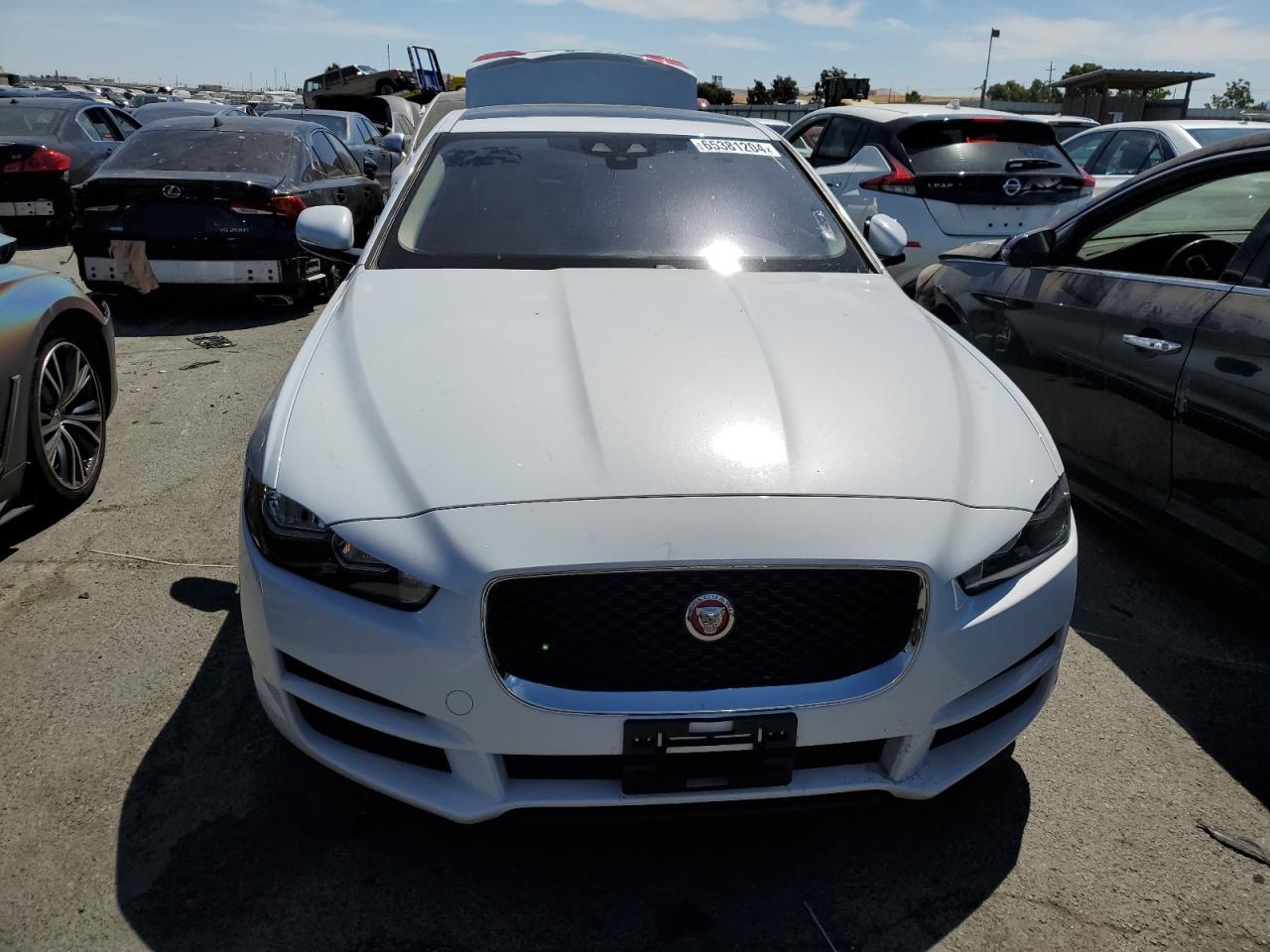 Автомобиль JAGUAR XE PREMIUM 2018 | GrandCar Автомобиль JAGUAR XE PREMIUM 2018 | GrandCar