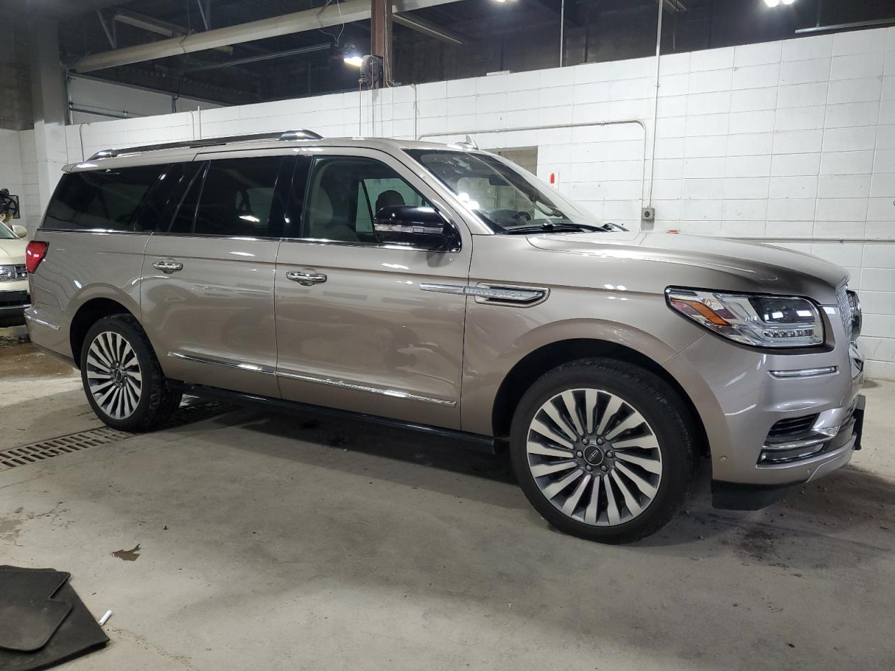 Автомобиль LINCOLN NAVIGATOR L RESERVE 2018 | GrandCar Автомобиль LINCOLN NAVIGATOR L RESERVE 2018 | GrandCar