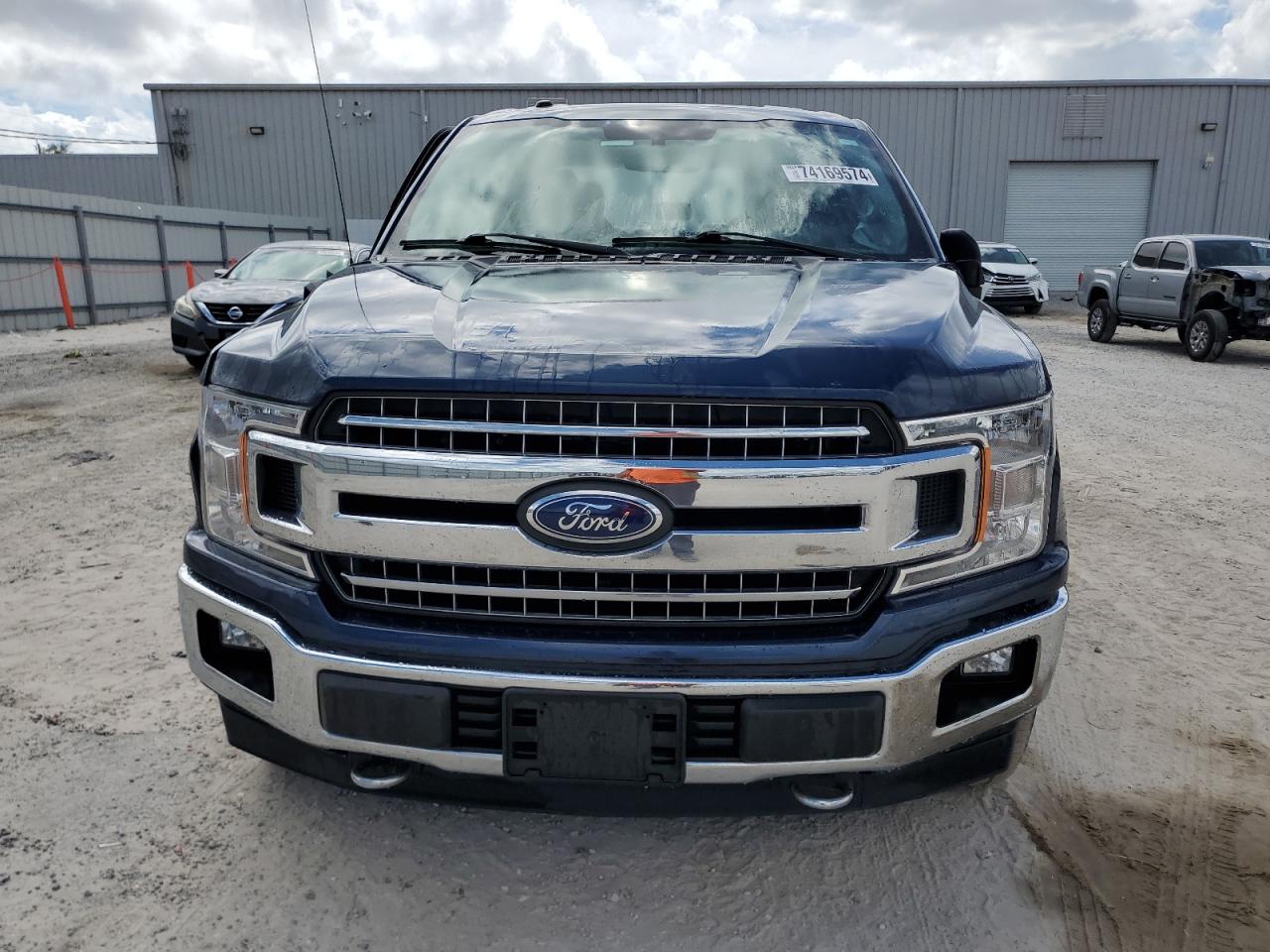 Автомобиль FORD F150 SUPERCREW 2018 | GrandCar Автомобиль FORD F150 SUPERCREW 2018 | GrandCar