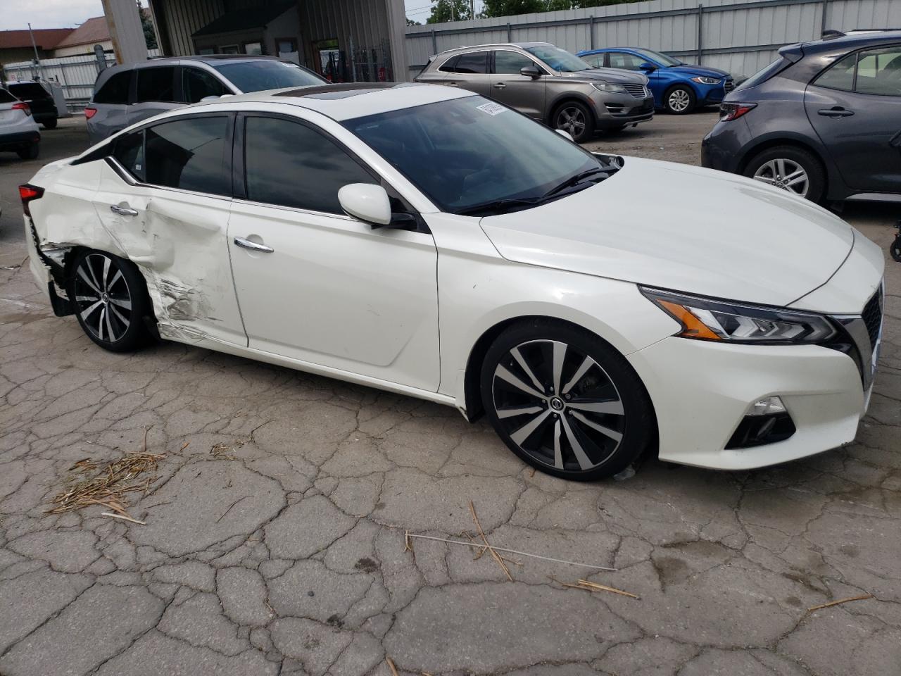 Автомобиль NISSAN ALTIMA PLATINUM 2020 | GrandCar Автомобиль NISSAN ALTIMA PLATINUM 2020 | GrandCar