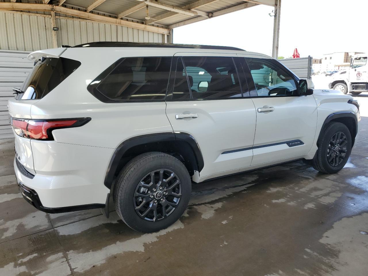 Автомобіль TOYOTA SEQUOIA SR5 2023 | GrandCar Автомобіль TOYOTA SEQUOIA SR5 2023 | GrandCar