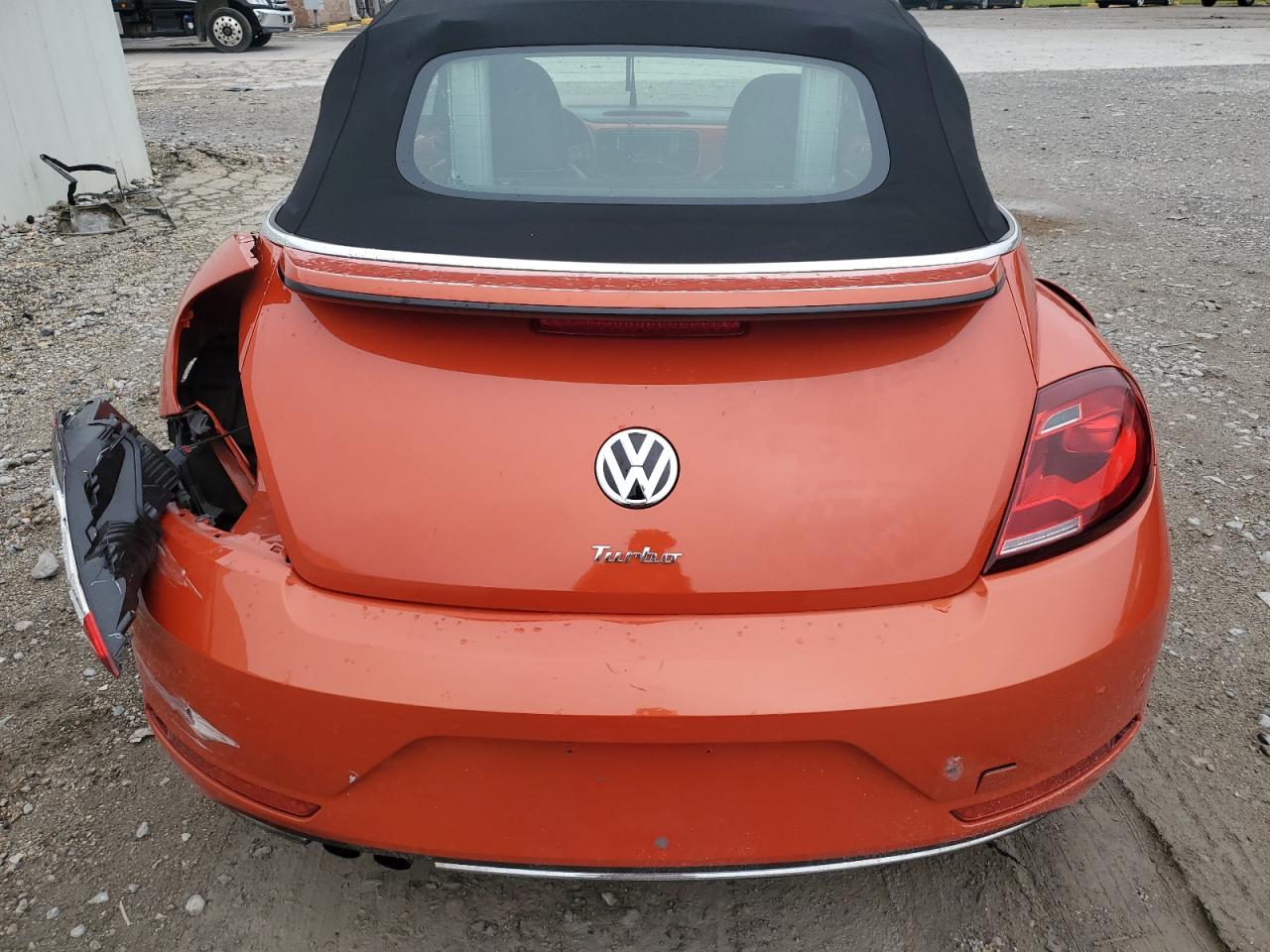 Автомобіль VOLKSWAGEN BEETLE SE 2017 | GrandCar Автомобіль VOLKSWAGEN BEETLE SE 2017 | GrandCar