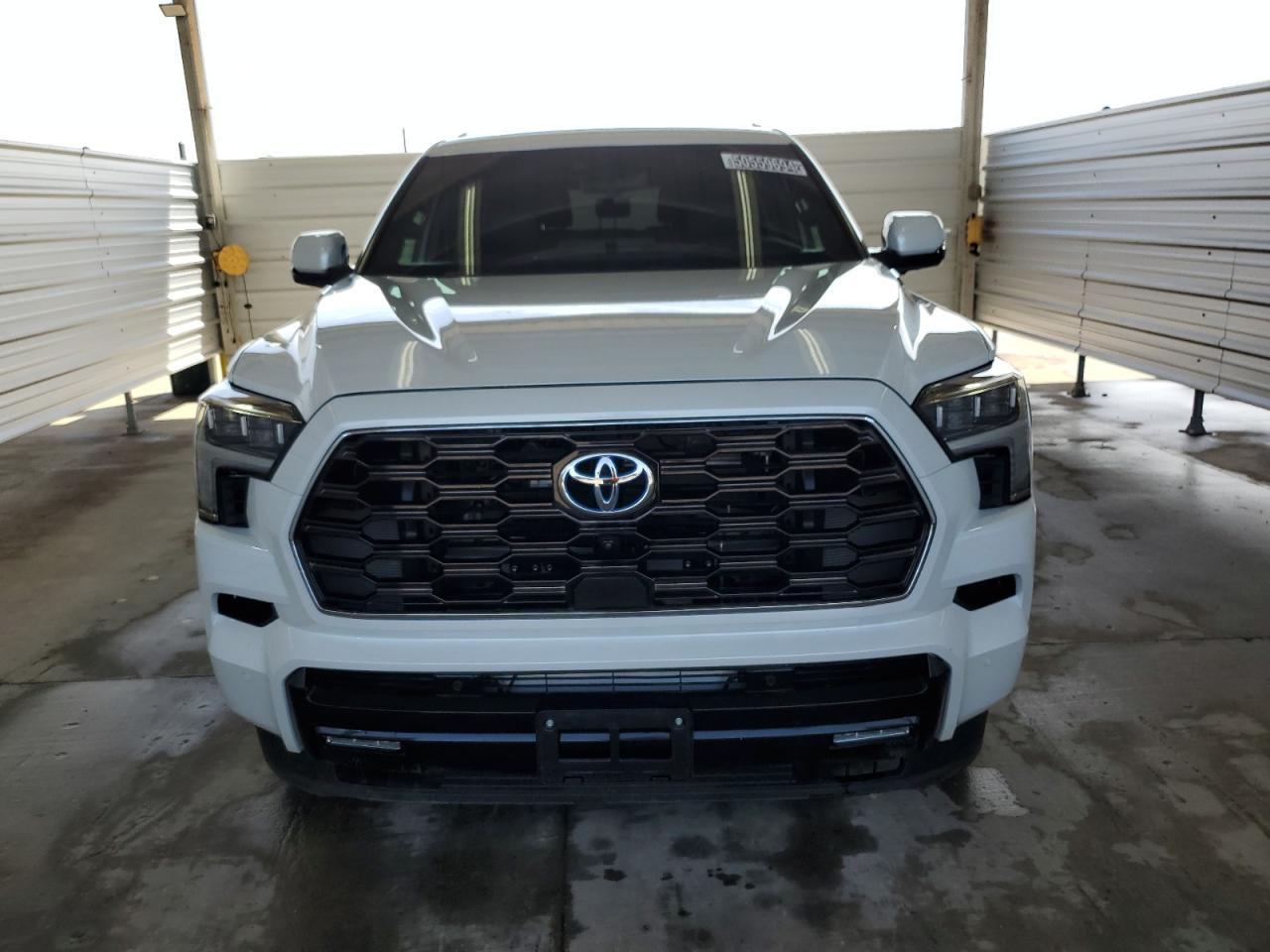 Автомобіль TOYOTA SEQUOIA SR5 2023 | GrandCar Автомобіль TOYOTA SEQUOIA SR5 2023 | GrandCar