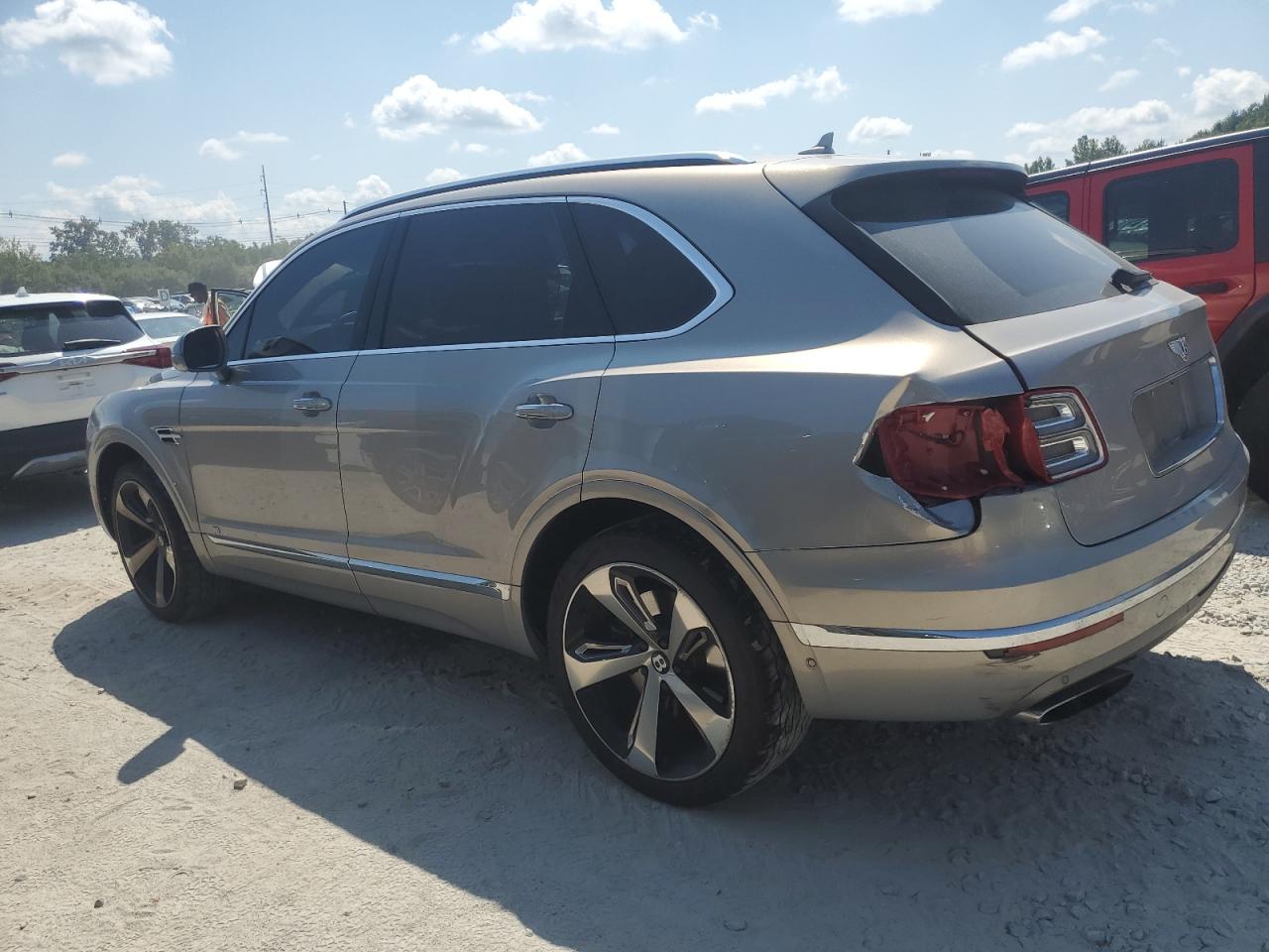Автомобиль BENTLEY BENTAYGA 2017 | GrandCar Автомобиль BENTLEY BENTAYGA 2017 | GrandCar
