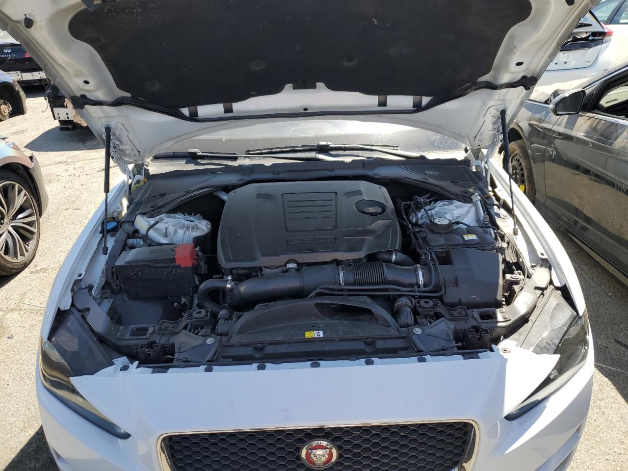 Автомобиль JAGUAR XE PREMIUM 2018 | GrandCar Автомобиль JAGUAR XE PREMIUM 2018 | GrandCar