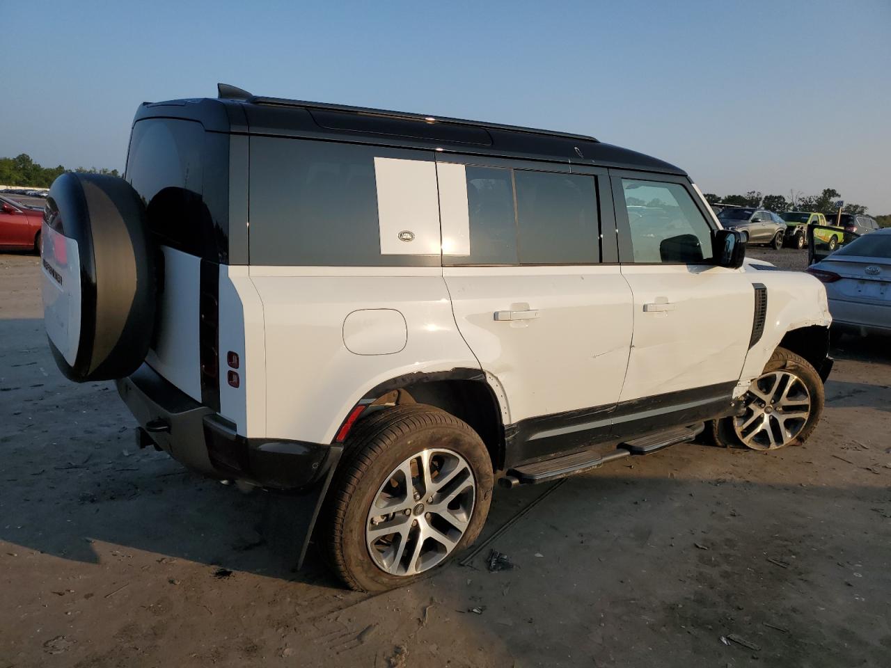 Автомобиль LAND ROVER DEFENDER 110 X-DYNAMIC SE 2024 | GrandCar Автомобиль LAND ROVER DEFENDER 110 X-DYNAMIC SE 2024 | GrandCar