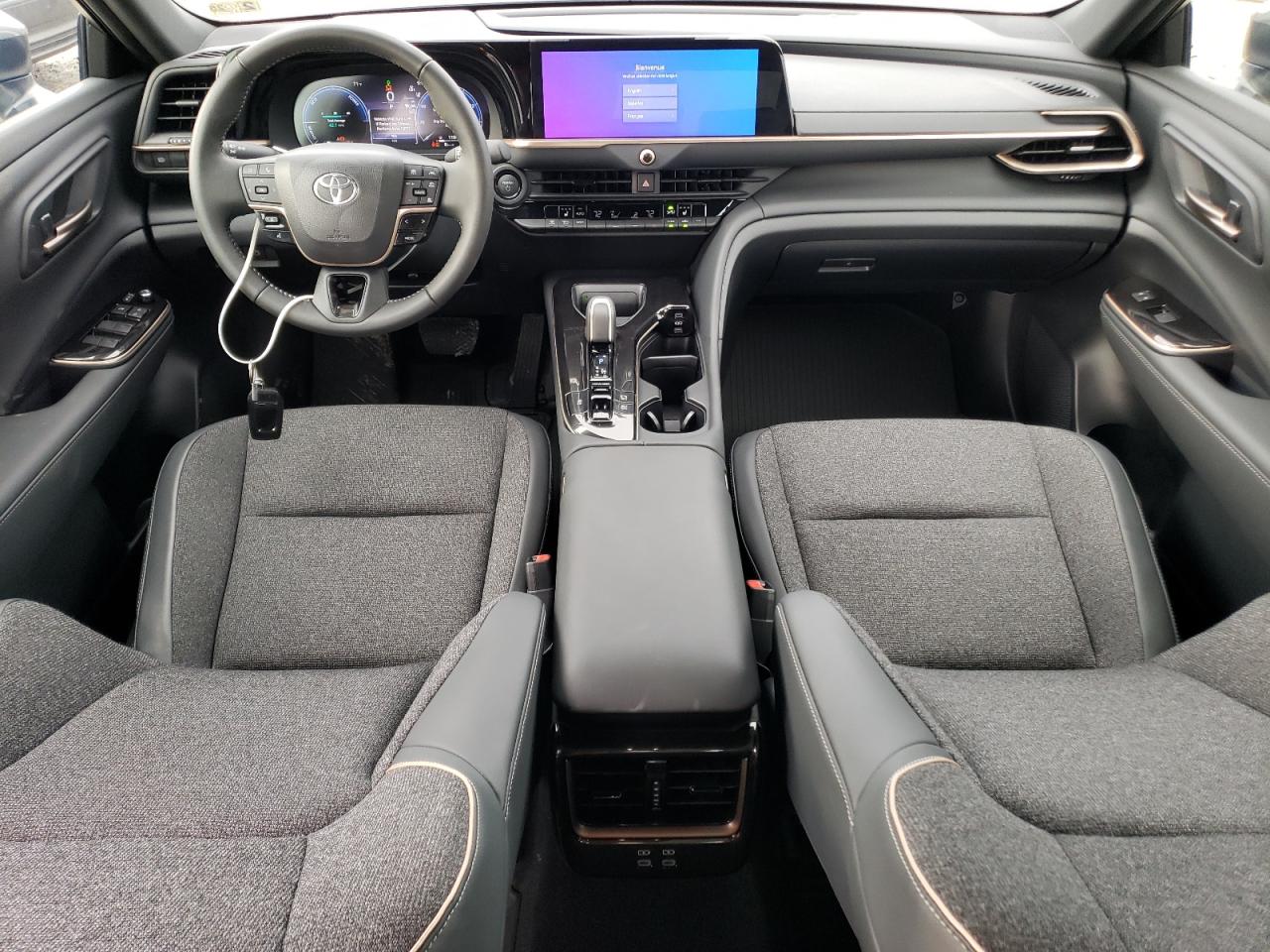 Автомобіль TOYOTA CROWN XLE 2024 | GrandCar Автомобіль TOYOTA CROWN XLE 2024 | GrandCar