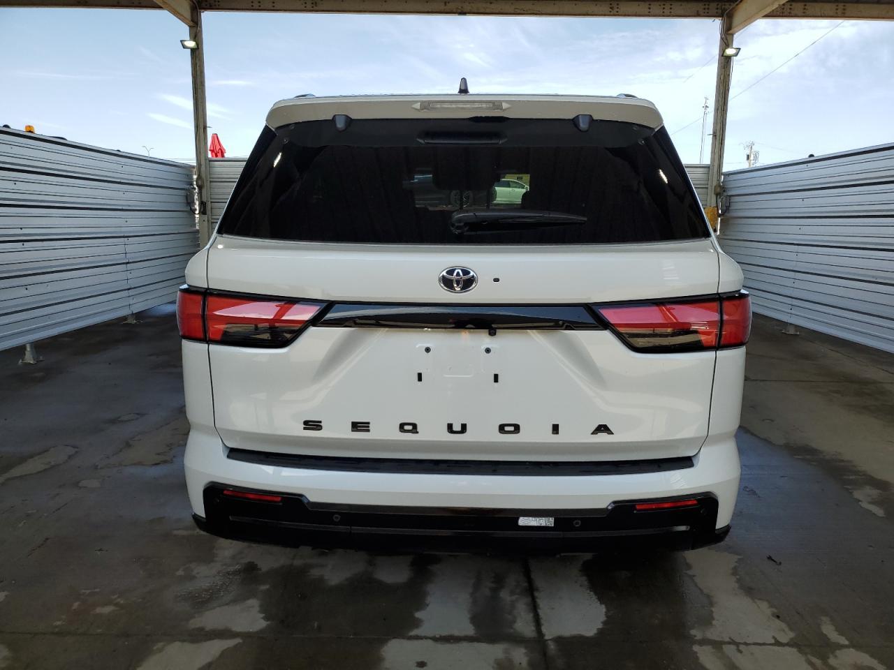Автомобіль TOYOTA SEQUOIA SR5 2023 | GrandCar Автомобіль TOYOTA SEQUOIA SR5 2023 | GrandCar