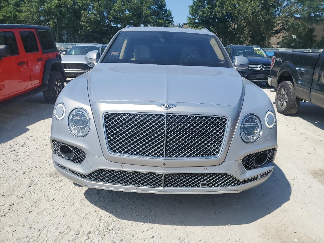 Автомобиль BENTLEY BENTAYGA 2017 | GrandCar Автомобиль BENTLEY BENTAYGA 2017 | GrandCar