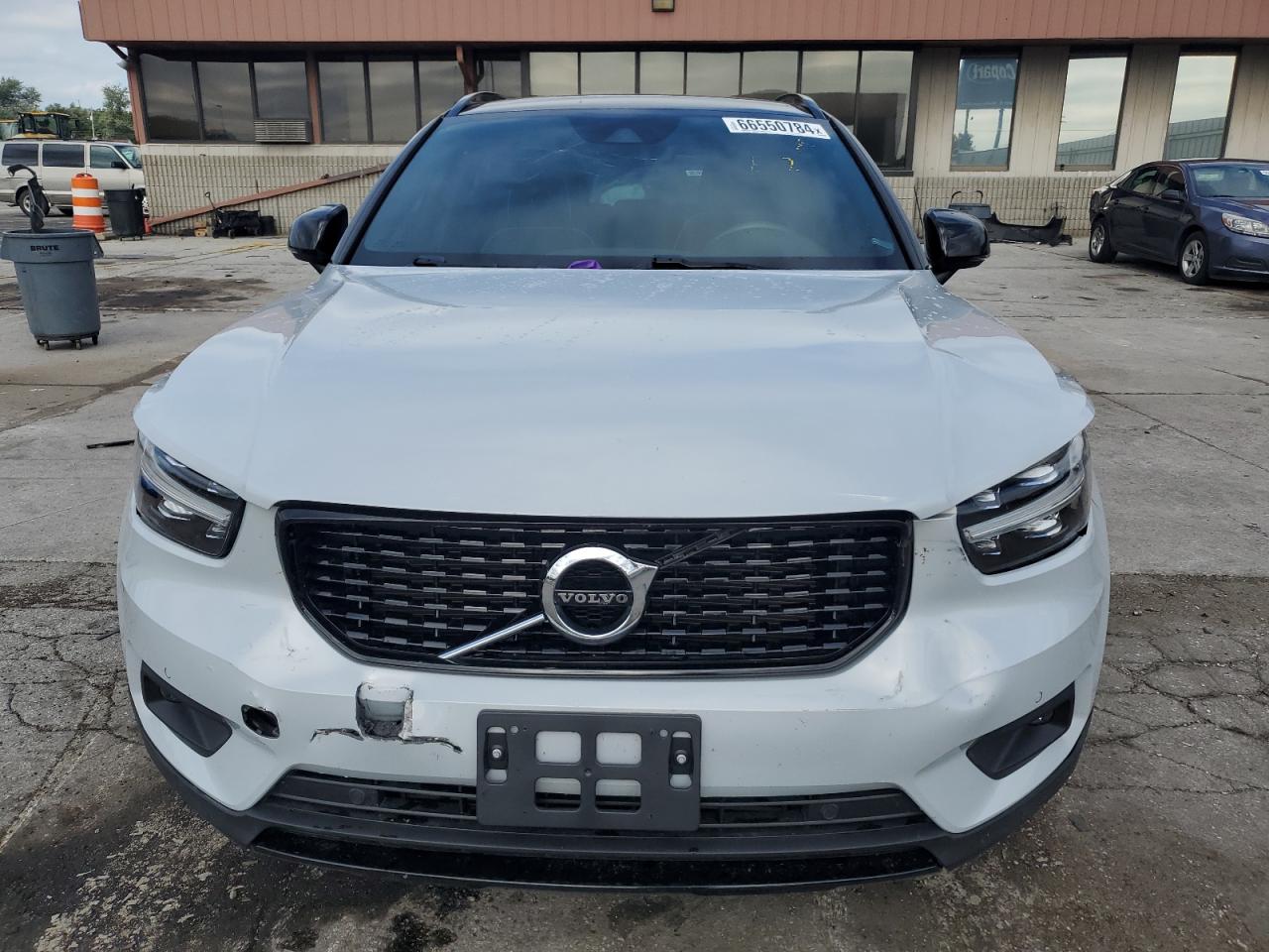 Автомобіль VOLVO XC40 T5 R-DESIGN 2020 | GrandCar Автомобіль VOLVO XC40 T5 R-DESIGN 2020 | GrandCar