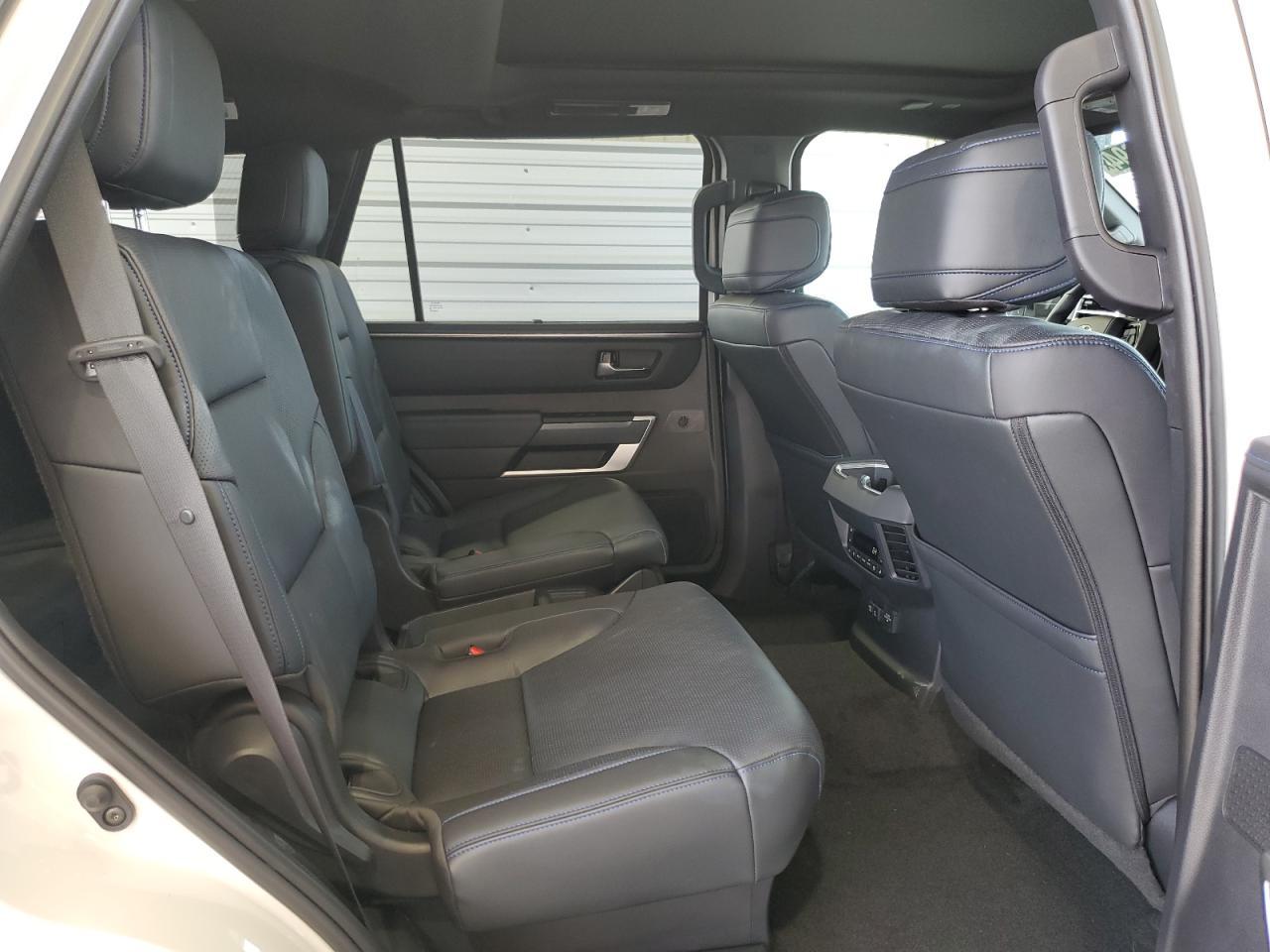 Автомобіль TOYOTA SEQUOIA SR5 2023 | GrandCar Автомобіль TOYOTA SEQUOIA SR5 2023 | GrandCar